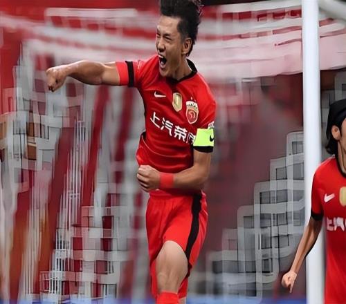 終于等到你！上港去年表現最好的本土前鋒正式復出亮相，值得期待