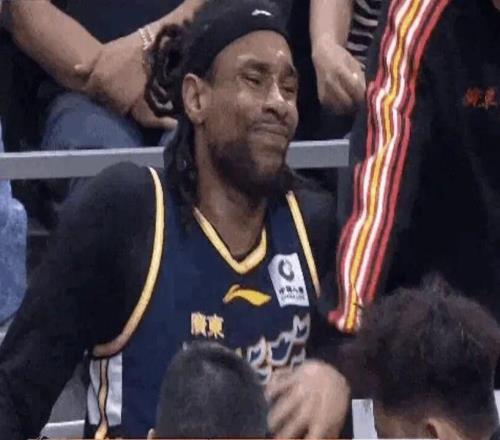 無接觸受傷！薩林杰突然倒下，廣東確實(shí)麻煩了