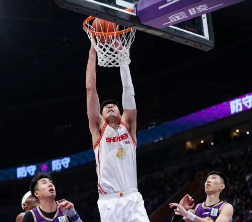 7中6送絕殺助攻，給昔日小老弟上了一課，球迷：快退役了還這么猛