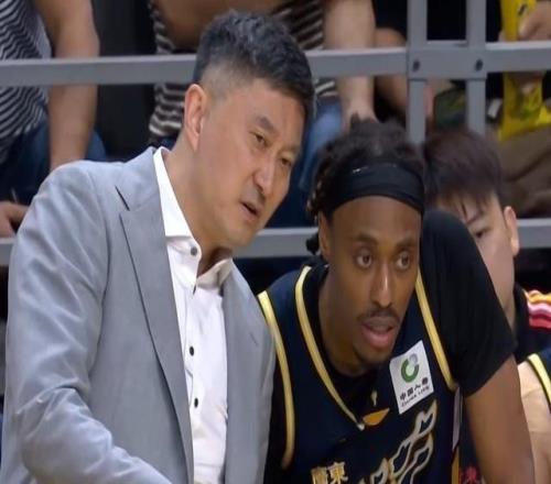 廣東爭議外援登場11分鐘5犯離場！杜鋒想要爭冠最應(yīng)該換掉他