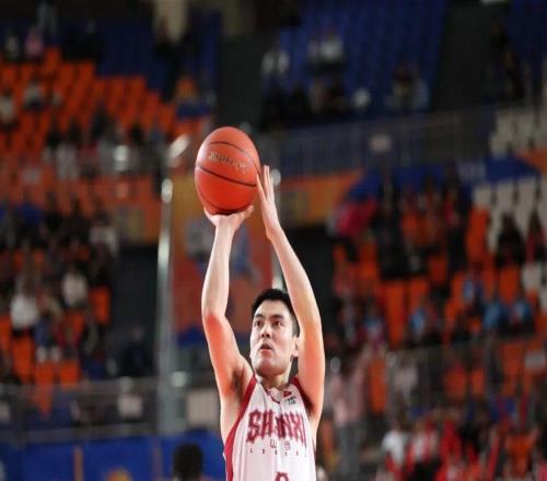 戰(zhàn)報(bào)葛昭寶21分8籃板山西汾酒10286戰(zhàn)勝新疆伊力特