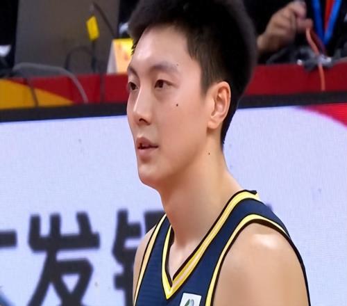 CBA頂薪，球隊贏20分正負值卻是負數(shù)，杜鋒忍痛放棄，國家隊無望