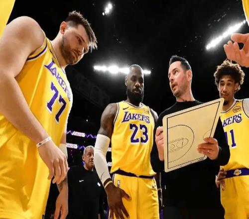 湖人雙星報(bào)銷賽季蒙陰，殘陣出擊老詹能否再創(chuàng)奇跡