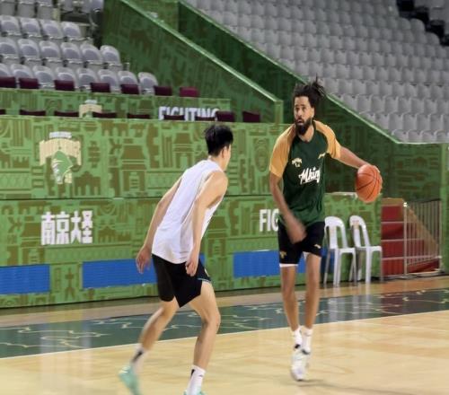 “想把南京的故事帶回美國！”格萊美說唱歌手杰曼拉馬爾科爾加盟同曦