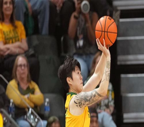 恭喜！中國女籃21歲1米88留洋新星5月歸來：宮魯鳴重用她