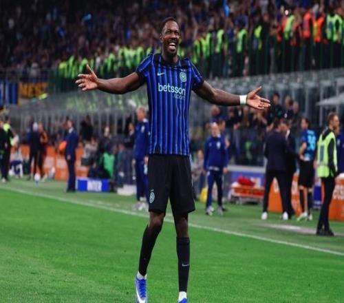 國(guó)米52打爆羅馬！“新本澤馬”獨(dú)造3球，皇馬快買他搭檔姆巴佩