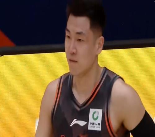 山東男籃找到奇兵射手！首秀5個(gè)三分擊潰廣東，高詩巖數(shù)據(jù)很亮眼