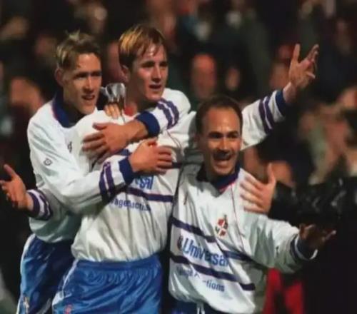 能打破英國(guó)年輕球員轉(zhuǎn)會(huì)費(fèi)紀(jì)錄，卻成阿森納棄將，壞小子生不逢時(shí)