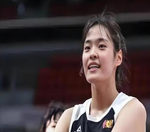 轟17分+2記三分！中國(guó)女籃26歲2米王牌進(jìn)化：宮魯鳴考慮她嗎