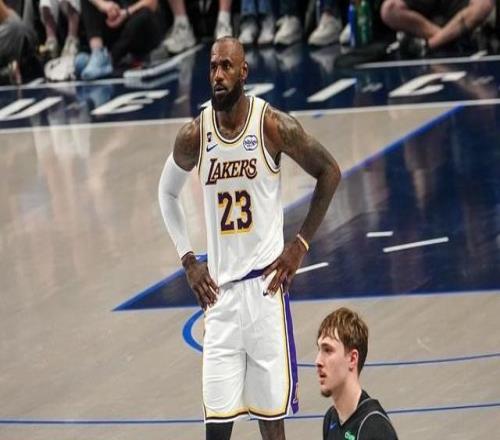 空砍30分被后浪搶戲！詹皇盛贊弗拉格：有我當(dāng)年的影子