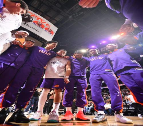 從"末節(jié)40分"到"關(guān)鍵啞火"！太陽(yáng)隊(duì)布克是救世主還是罪人