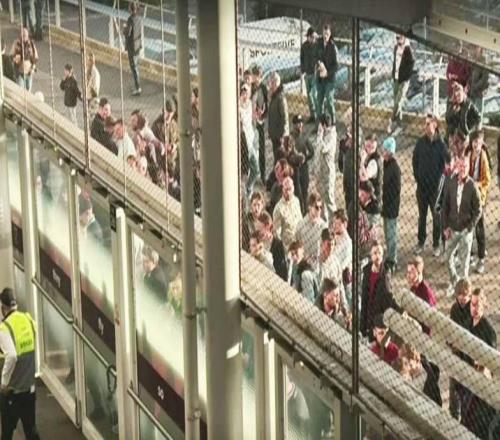 西漢姆球迷提前離場后被拒絕重新入場，只能靠直播看點(diǎn)球大戰(zhàn)