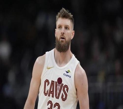 阿特金森：迪恩韦德开始进行场上训练泰森有望赶上季后赛