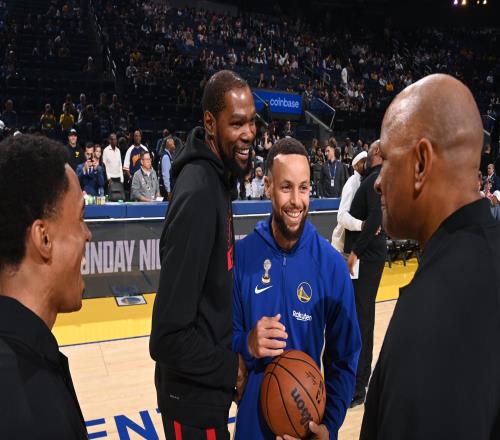 傳奇對(duì)決延續(xù)，杜蘭特生涯對(duì)陣庫(kù)里戰(zhàn)績(jī)21勝12負(fù)