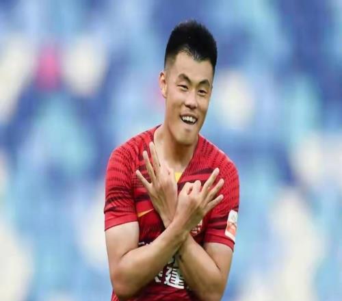 譚龍一擊定音加冕亞泰隊史射手王老將堅守詮釋綠茵傳奇