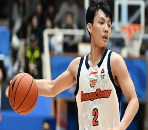 山东男篮99比86战胜广东，国字号后卫对决高诗岩完胜胡明轩徐杰