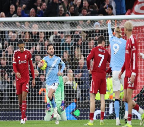 三冠王不是夢！差9分：曼城落后卻信心十足，槍手領(lǐng)先卻慌得一逼