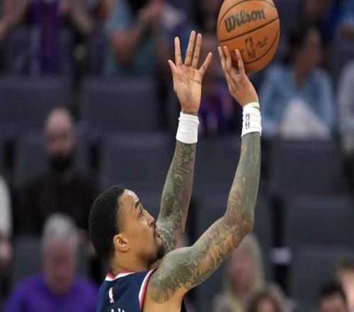 打瘋了！快船飆20記三分造慘案：變陣收奇效，倫納德三節(jié)轟26分