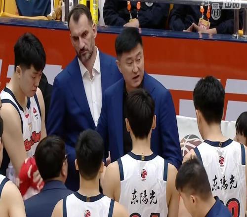 廣東男籃8699不敵山東，內(nèi)線(xiàn)被打爆，一人表現(xiàn)優(yōu)秀三大將不合格