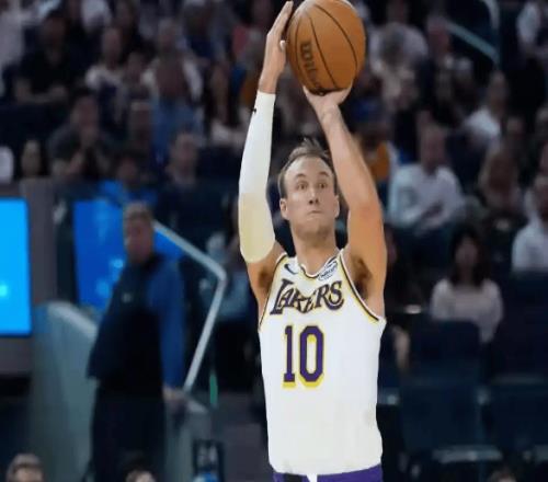 湖人雙核傷退，17號(hào)秀坐穿板凳雷迪克死不用他，今夏恐白送！