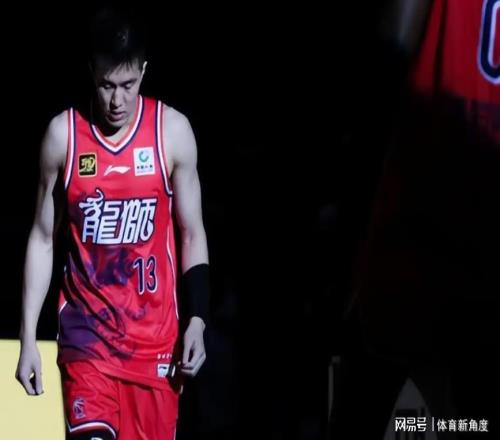 驚爆！郭艾倫遭遇“熟人殺”！2026，體壇第一悲情大男主啊