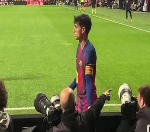 笑翻網(wǎng)友！巴薩力克馬競，佩德里竟把攝像師光頭當足球