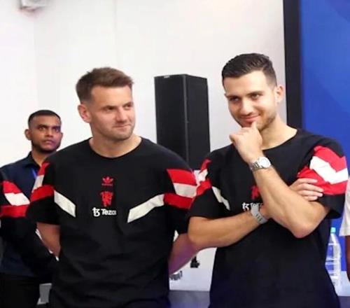 曼聯(lián)官宣25人集訓(xùn)名單，一主力生病兩傷員復(fù)出！小妖因戰(zhàn)皇馬落選