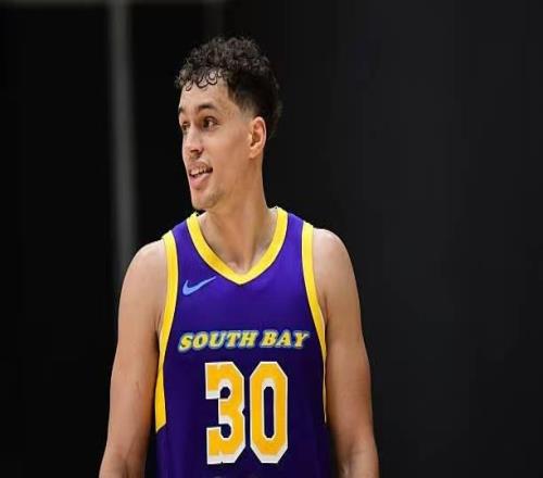 得分能力太糟糕了！湖人在下賽季會留下這位雙向合同防守大閘嗎