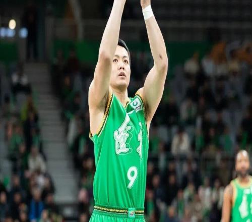 趙繼偉27分6籃板8助攻全隊(duì)5人得分上雙遼寧本鋼主場(chǎng)112：103戰(zhàn)勝福建晉江文旅