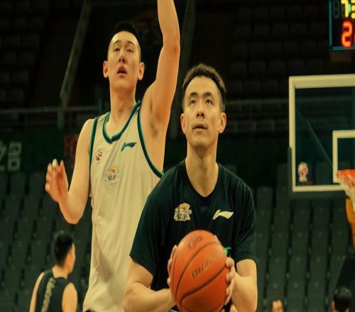 赵继伟轰27+6+8王者归来！莱迪21+9给球迷吃定心丸，辽篮两连胜