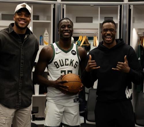 周最佳球員誕生，文班亞馬傷退！湖人雙喜臨門，字母哥要創(chuàng)造歷史