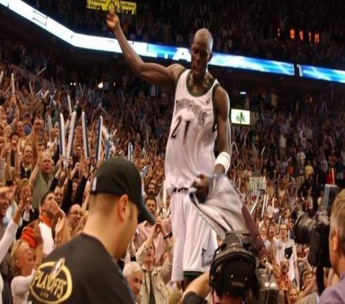 KG是唯一見過72勝公牛和73勝勇士的球員他的生涯橫跨20年