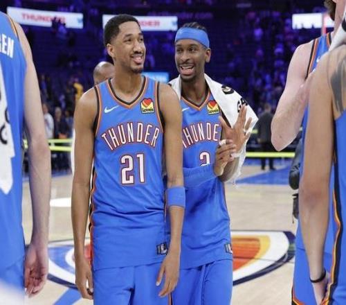 NBA實(shí)力榜更新：雷霆穩(wěn)居第1，馬刺第2，湖人第7，勇士暴跌至第20