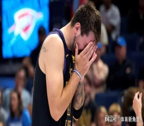 我的天！不甘心，強(qiáng)行復(fù)出，東契奇，你可長點(diǎn)心吧