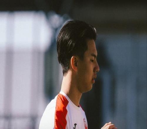 19歲張家鳴已出戰(zhàn)5場塞爾維亞青年聯(lián)賽，獲英國勞工證申請資格