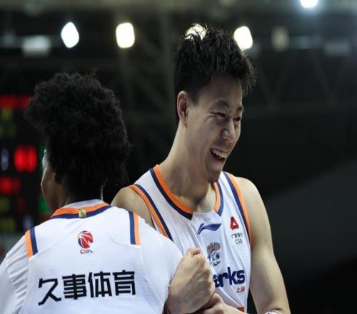 上海男籃16連勝劍指CBA常規(guī)賽冠軍，季后賽資格競(jìng)爭(zhēng)格局仍復(fù)雜