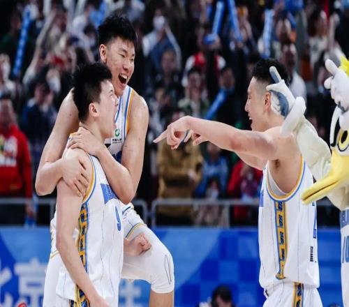 京彩瞬間硬漢并肩齊發(fā)力！