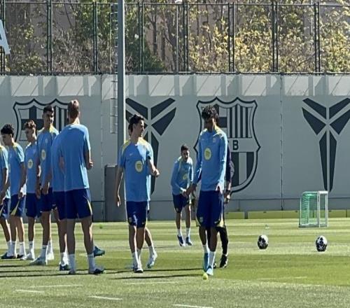 世体：阿劳霍参加了巴萨今日训练，德容仍缺席合练