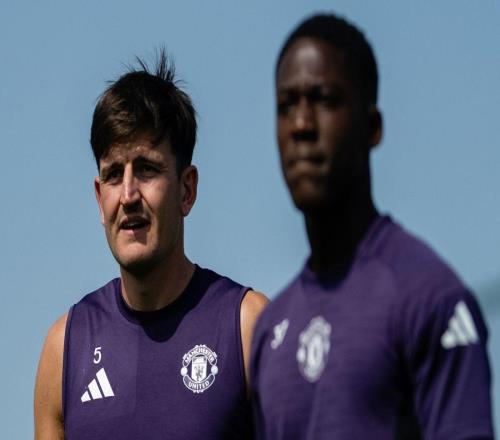 卡里克闷声发大财：2份续约合同压哨搞定，世界杯前官宣