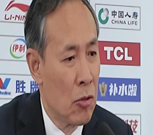 勝同曦發(fā)布會！許利民直指下半場防守回暖，回應(yīng)斯佩爾曼頂撞！