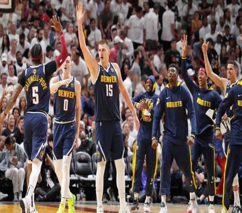 掘金隊(duì)與馬刺隊(duì)比賽后，約基奇和哈斯勒姆進(jìn)行了一番有趣的互動(dòng)