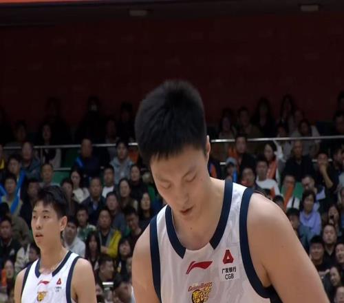 薩姆納常規(guī)賽報(bào)銷廣東隊(duì)跪求焦柏喬歸隊(duì)，杜鋒或引咎辭職！