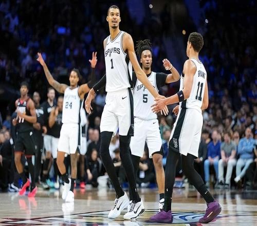 場均8人得分上雙，聯(lián)盟第一！詹姆斯，你最害怕的球隊還是回來了