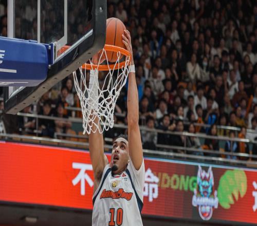 廣東VS青島形勢(shì)一邊倒！兩大核心外援同時(shí)缺陣，杜鋒根本招架不住