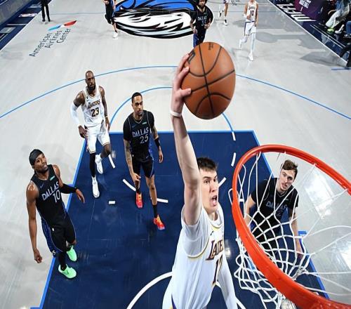 東契奇和里夫斯都傷了！湖人竟然還讓他先發并且讓他出場這么久