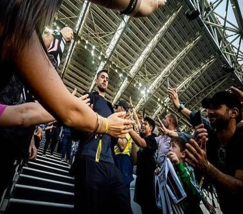 多家意媒：佩林半場被換下是因為小腿肌肉不適