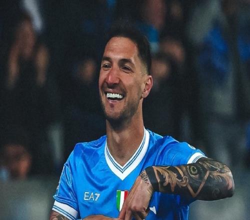 那不勒斯1比0米蘭，意甲爭冠形勢(shì)改變，波利塔諾替補(bǔ)救主孔蒂睿智