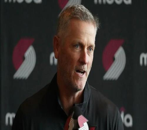 記者：開拓者正積極考察教練市場，以考慮賽季結束后是否換帥