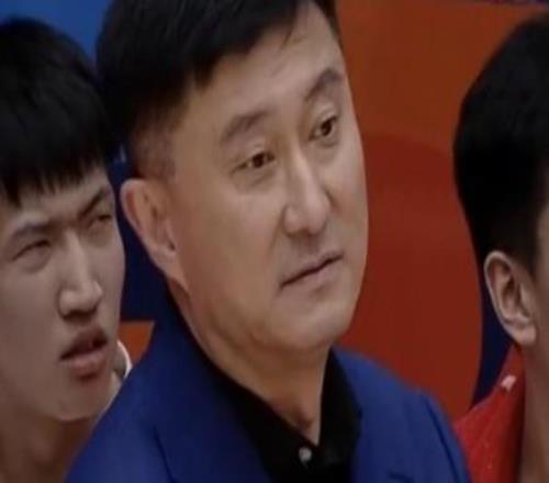 杜鋒：兩外援同時(shí)受傷很影響輪轉(zhuǎn)，希望能有更多球員能站出來(lái)