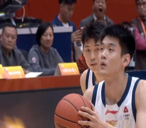 黃明依申請離隊天賦比崔永熙更強(qiáng)，卻在廣東隊打不上球！